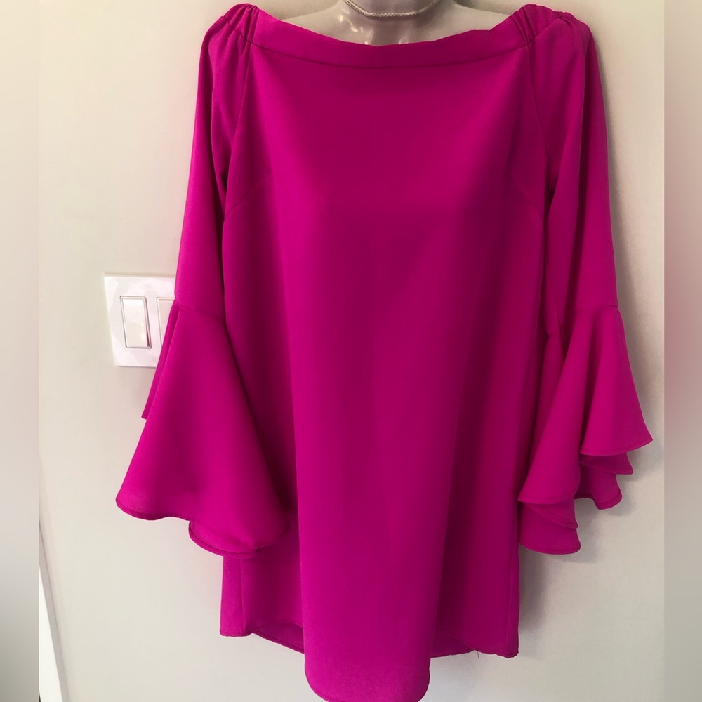 TCEC Fuchsia Bell-Sleeve Tunic Top. Size S